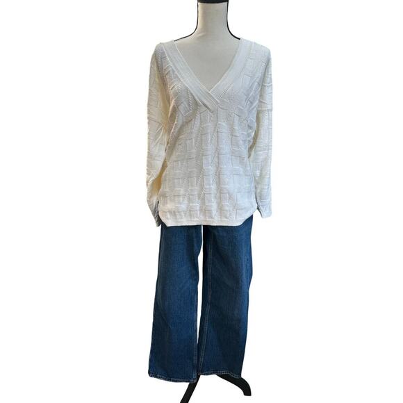 Vintage Women's White Cotton V-Neck Sweater Textured Knit Geometric USA M - Picture 2 of 9